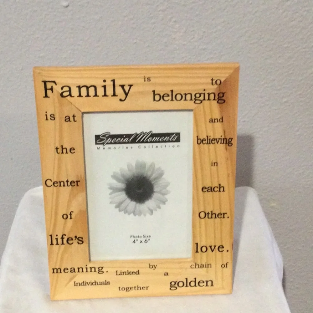 Special Moments Memories Collection FAMILY Photo Frame NWOT